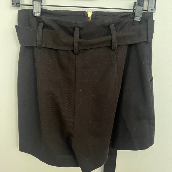 INTERMIX Shorts (NWT) Size 2 - Picture 2 of 7
